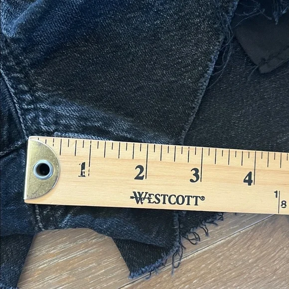 NWT American Eagle Distressed Black Denim Mom Shorts size 4 - Picture 8 of 11